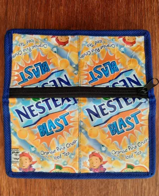 Billetera reciclada Nestea Blast