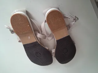 Sandalias piel beige/blancas T.39