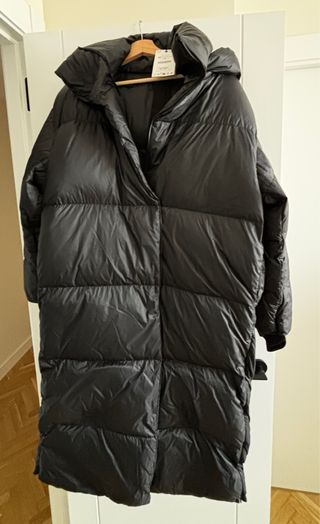 Abrigo largo acolchado negro