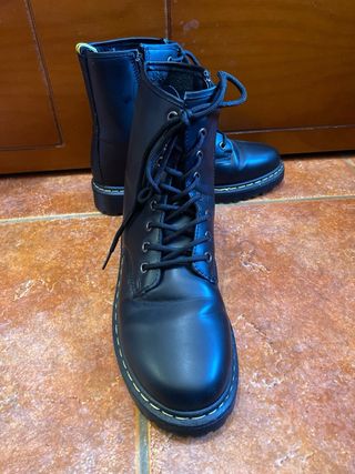 Botines negros con cremallera
