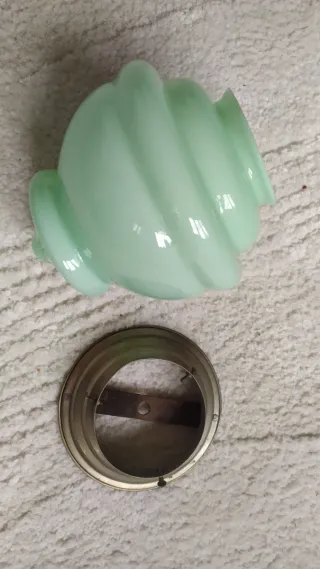 Lámpara Opalina antigua. Verde y Metal