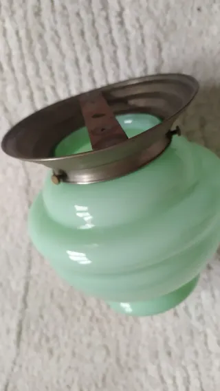 Lámpara Opalina antigua. Verde y Metal