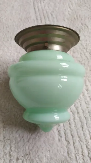 Lámpara Opalina antigua. Verde y Metal