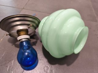 Lámpara Opalina antigua. Verde y Metal