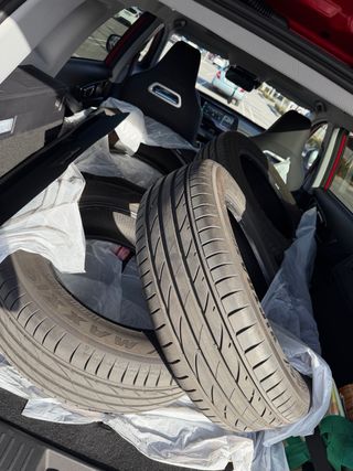 Oferta 4 Neumáticos MAXXISVICTRASPORT5 225/60R18