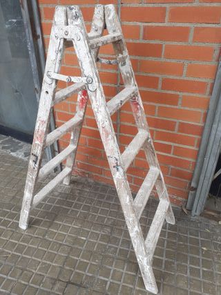 Escalera antigua 5 peldaños