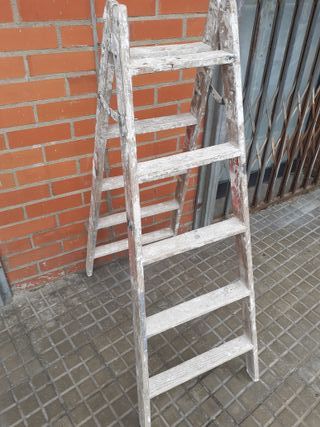 Escalera antigua 5 peldaños