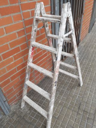 Escalera antigua 5 peldaños