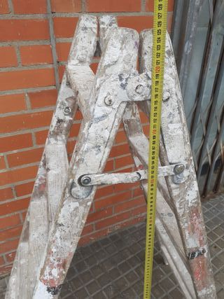 Escalera antigua 5 peldaños