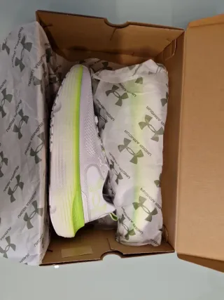 Zapatillas Under Armour Verde y Blanco