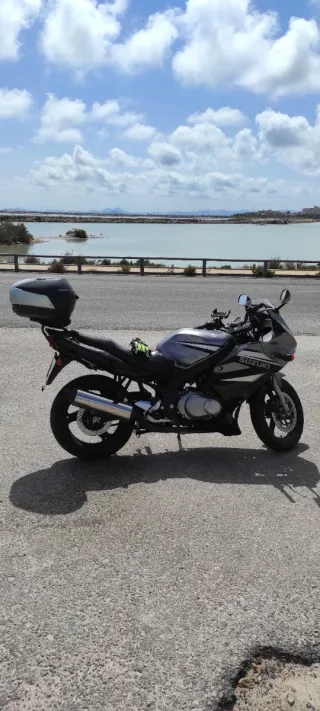 Suzuki GS 500 F gris 25.000 km