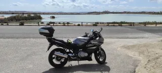 Suzuki GS 500 F gris 25.000 km