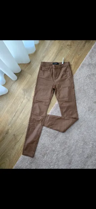 Pantalón Stradivarius chica marrón