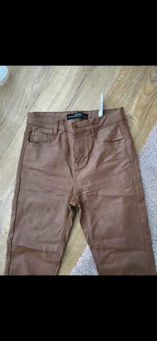 Pantalón Stradivarius chica marrón