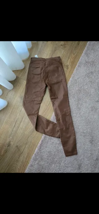 Pantalón Stradivarius chica marrón