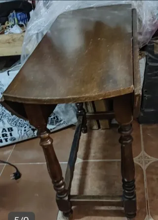 Mesa plegable redonda de madera