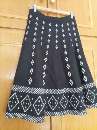 Falda midi de punto con estampado