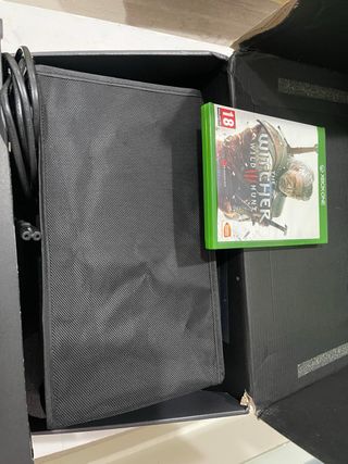 Xbox Series X 1TB + Mando negro con funda