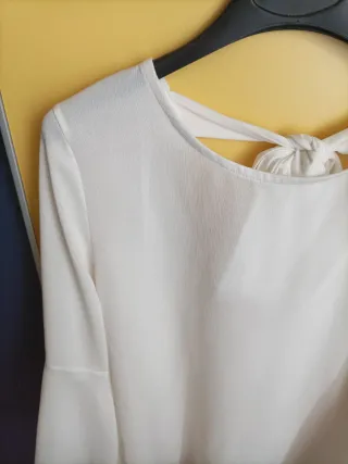 Blusa blanca manga acampanada talla M