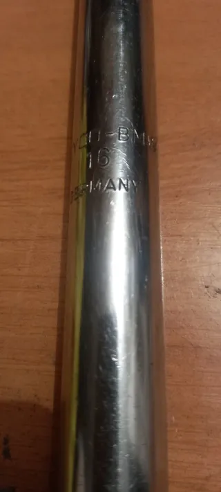 Pomo BMW y Llave Bujías