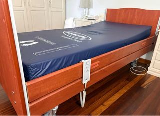 Cama articulada de madera