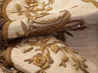 Frente de altar seda bordado oro