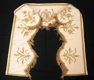 Frente de altar seda bordado oro