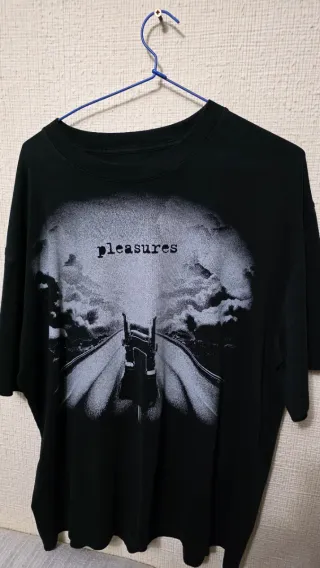 Camiseta Pleasures Talla L Negra