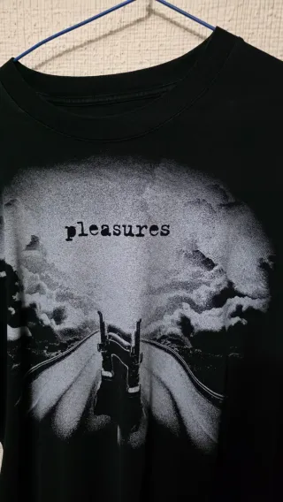 Camiseta Pleasures Talla L Negra