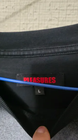 Camiseta Pleasures Talla L Negra