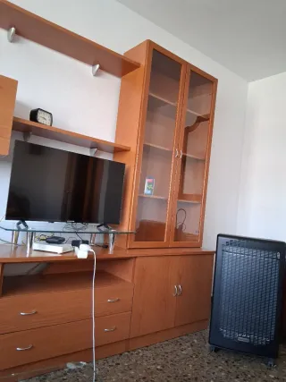 Mueble de comedor madera y cristal