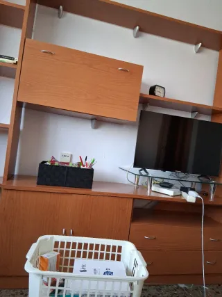 Mueble de comedor madera y cristal