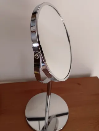 Specchio per trucco a due facce in metallo