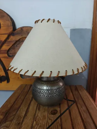 Cabecero de madera maciza tallado.