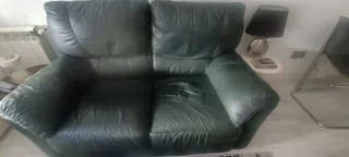 Sofá de dos plazas verde oscuro