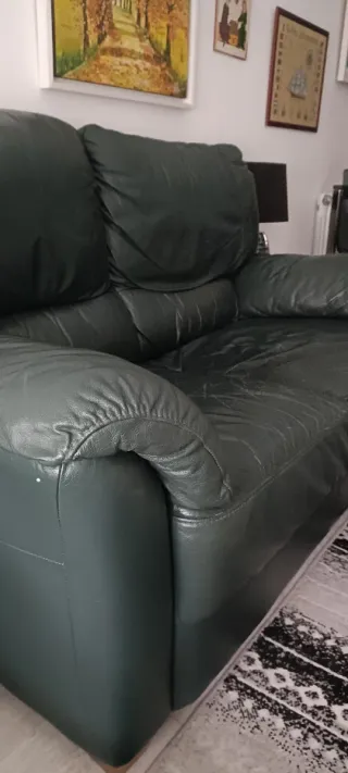 Sofá de dos plazas verde oscuro