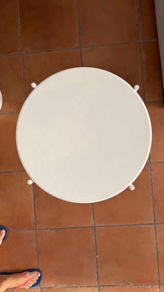 Mesa auxiliar metálica blanca