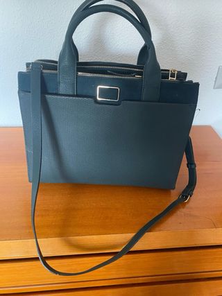 Bolso verde rígido con 3 cremalleras