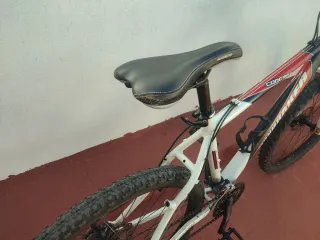 Bicicleta MTB Mondraker Blanca y Roja
