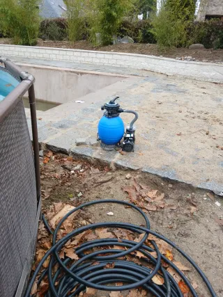 Depuradora piscina azul y negra