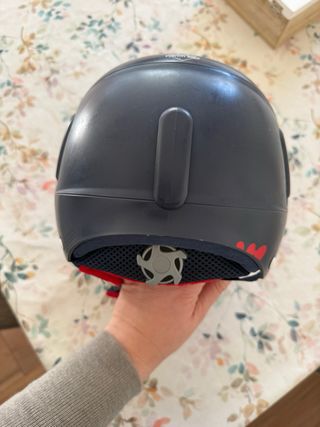 Casco de esquí con visera integrada