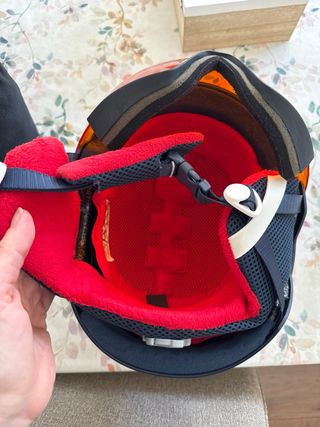 Casco de esquí con visera integrada