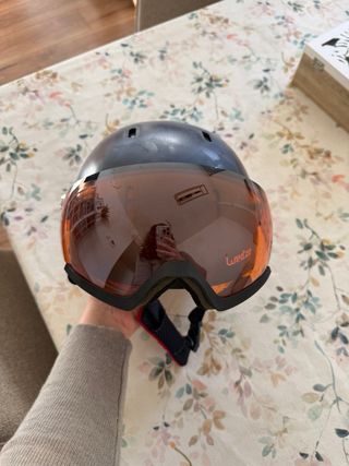 Casco de esquí con visera integrada