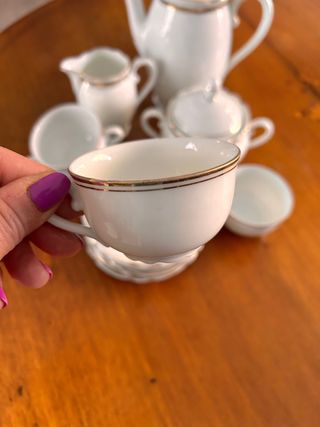 Servizio da caffè inporcellana bianco bordo dorato