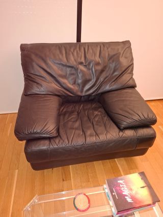 Sofá de piel negro