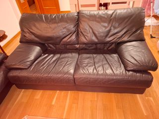 Sofá de piel negro