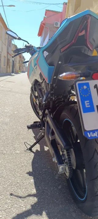 Voge 125R Naked Azul/blanco