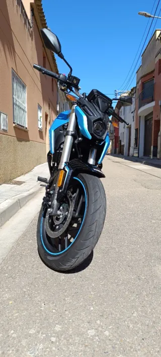 Voge 125R Naked Azul/blanco