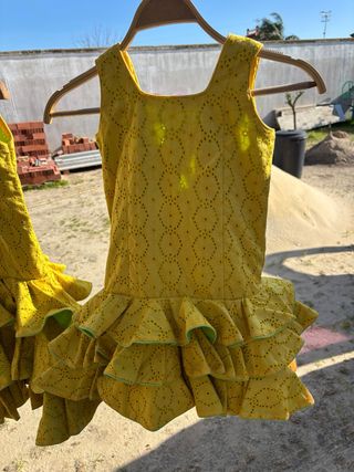 Traje de flamenca niña corto amarillo