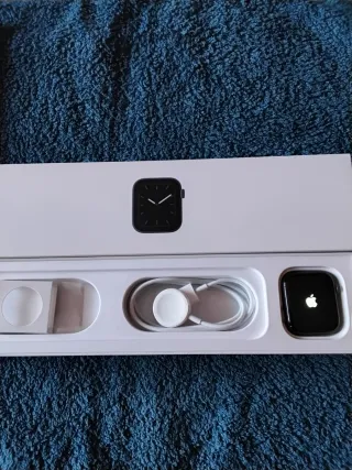 Apple Watch Series 5 44mm GPS Space Gray